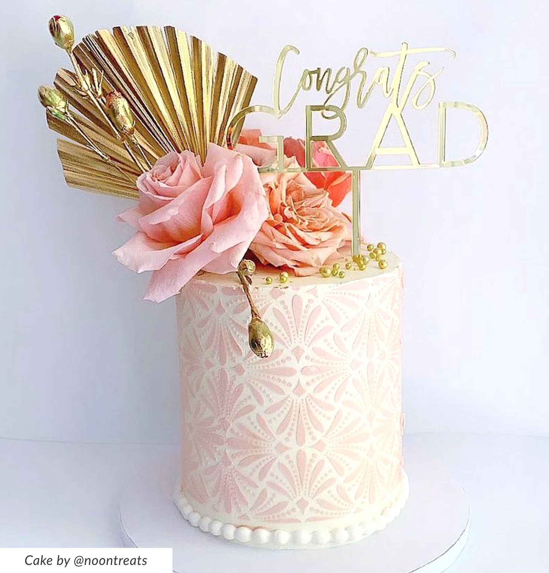 2 Methods To Decorate A Cake With A Stencil