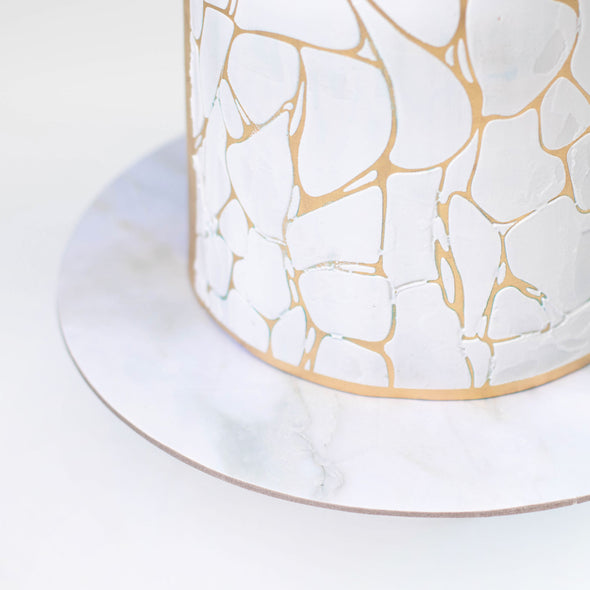 white marble cake board